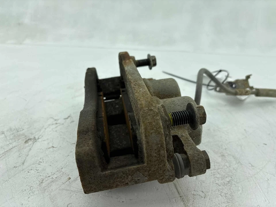 Pinza de freno de disco delantera derecha del lado del pasajero Chevrolet Tahoe 2007-2020 OEM Foto 4 de 4