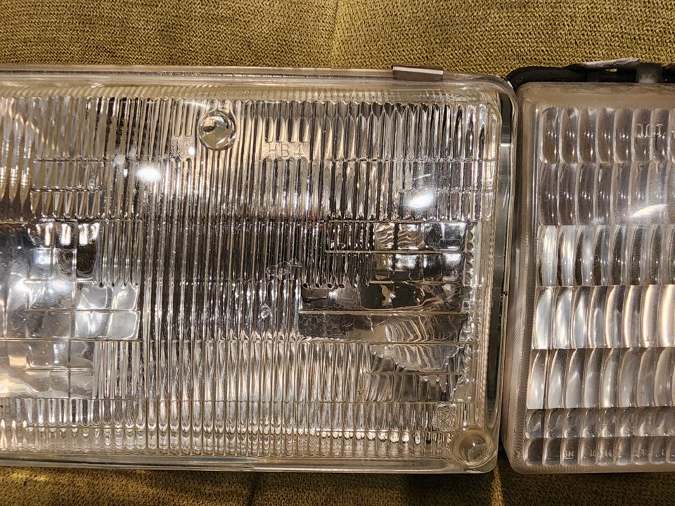 1992-1997 Cadillac Seville STS Driver Left Headlight Fog Assembly OEM - Image 3 of 4