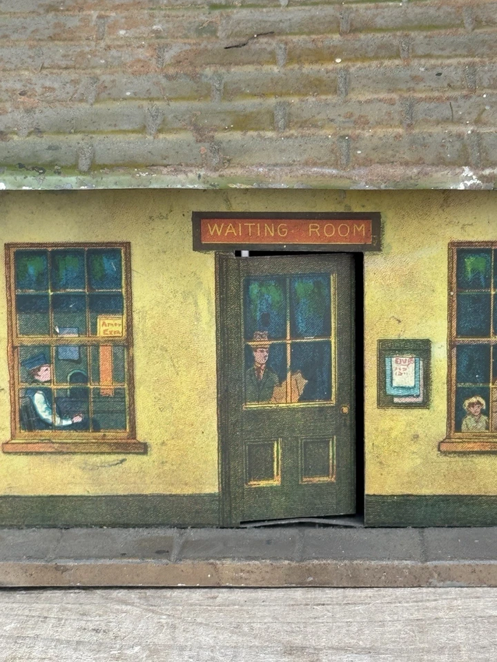 RARE Vintage Ives Prewar O Gauge #201 Passenger Station With x2 Lights WORKING - Image 3 of 4