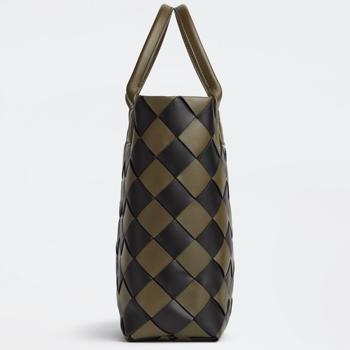 BOTTEGA VENETA Maxi Cabat 30 Leather Tote Bag in Mustard Green / Black - Picture 4 of 11