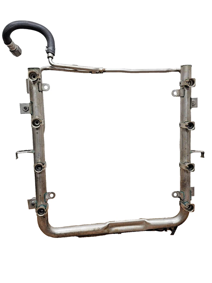 2004–2007 Volkswagen Touareg 4.2L Fuel Rail with Injectors 077133681AB OEM - Image 2 of 4