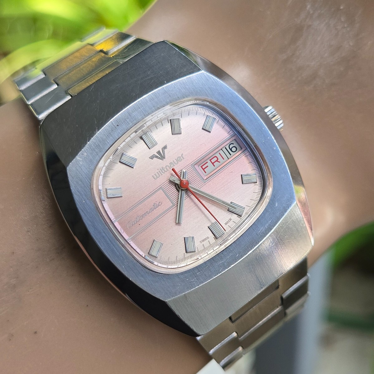 Vintage WITTNAUER men's automatic watch day/date D11AB SWISS 1970s