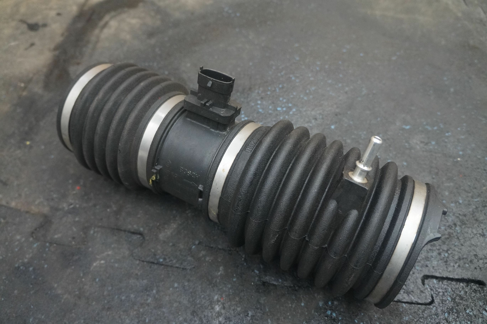 Left Air Intake Flow Meter Duct Sleeve 228396 249751 OEM Ferrari California 2010