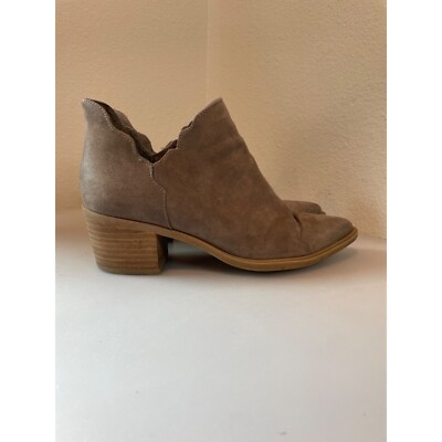 Betsey Johnson Keeley Scalloped Edge Western Ankle Boots Size