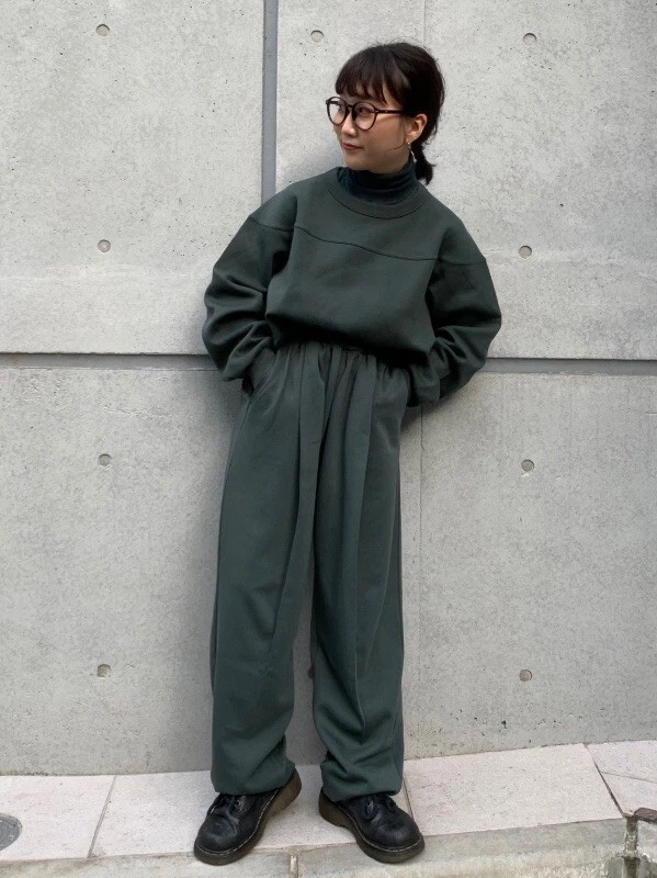 Uniqlo U Gathered Sweatpants with Sweatshirt Green Outfit Combo