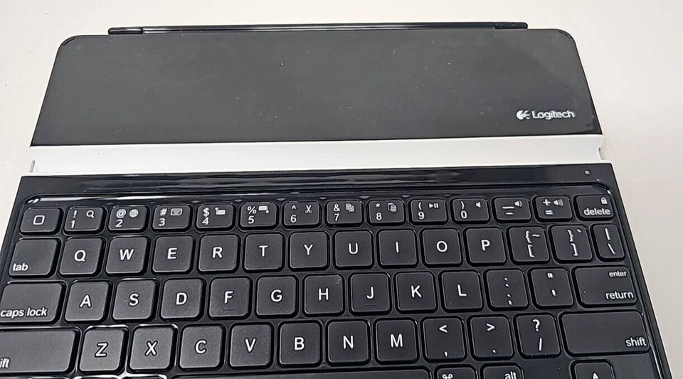 Logitech Ultrathin Wireless Bluetooth Keyboard Case for iPad 2 3rd 4th Gen Cover - Image 4 of 4