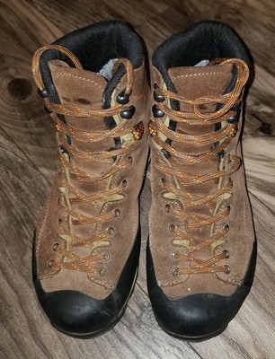 walking boots size 5.5