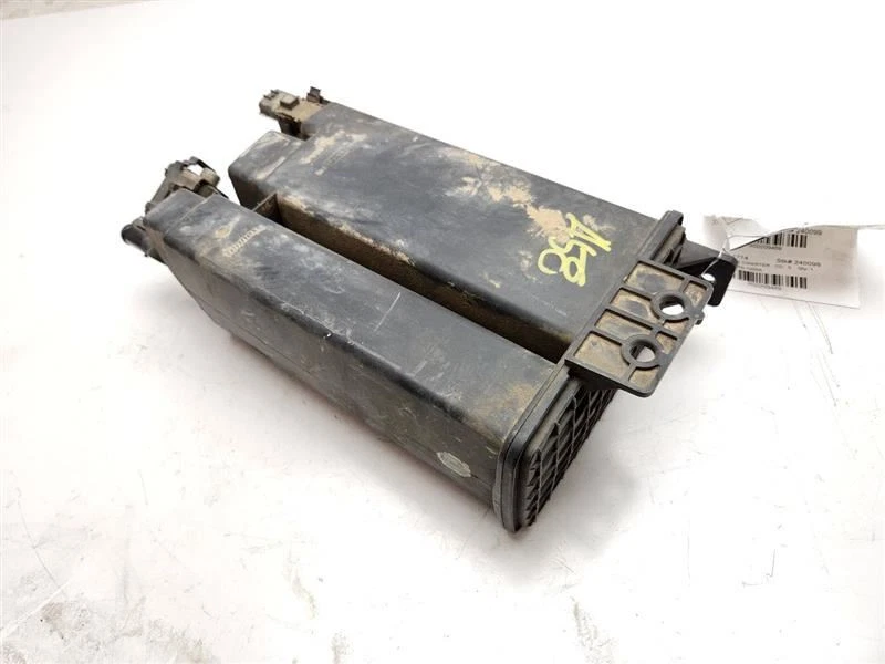 Nissan Armada 2005-2021 bote de vapor de combustible de 5,6 L carbón EVAP OEM 14950-7S00A Foto 3 de 4