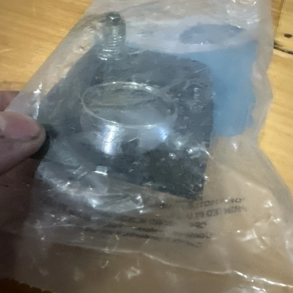 Cubierta de bloqueo de maletero Ford 1984-92 Lincoln Mark VII LSC RARA F0LY-6343600-B nueva de stock Foto 4 de 4