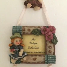 Vintage Mini  Hanging Resin Photo Frame Cherub Doll+ Flowers  1.5" x 2"