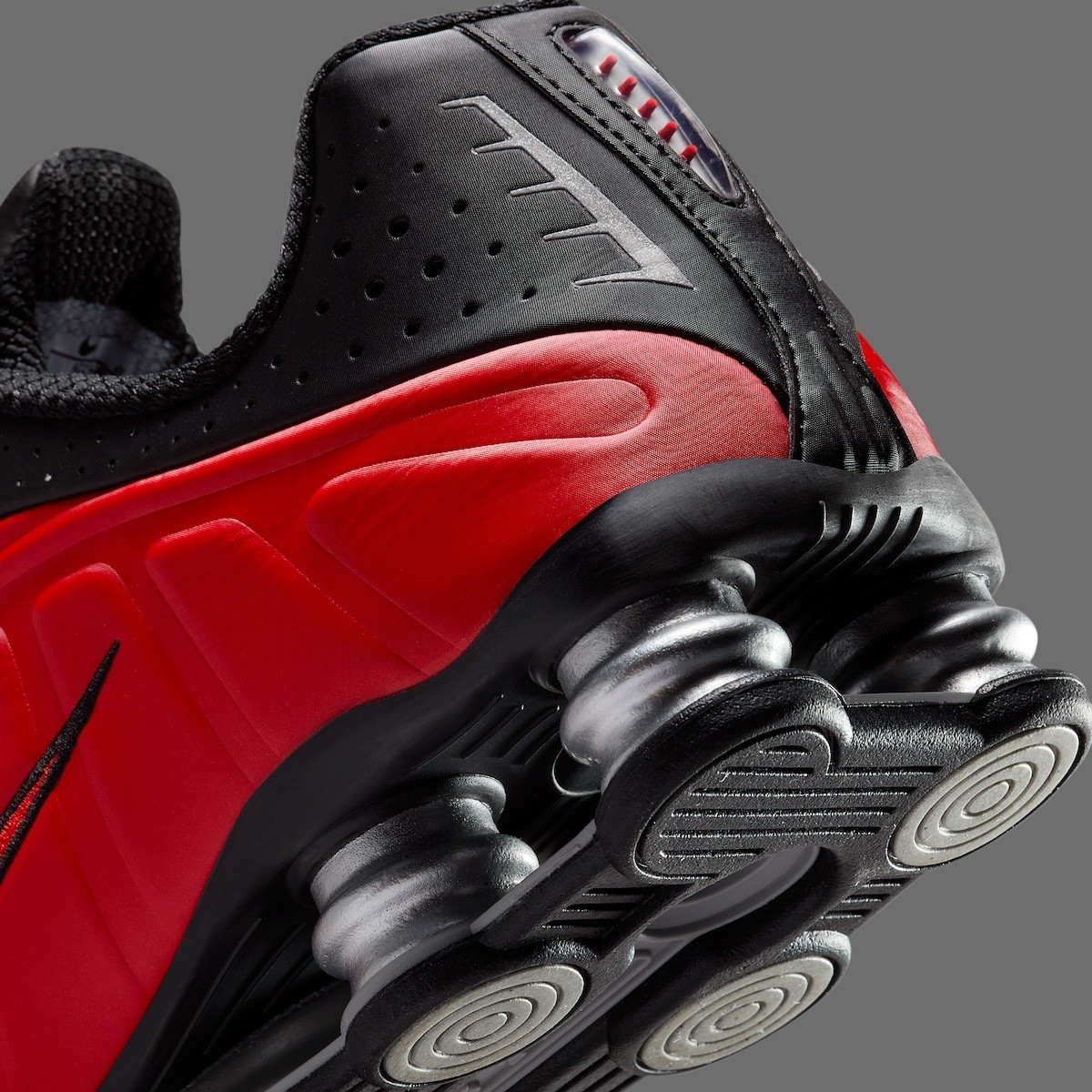 Nike Shox R4 University Red Black Metallic Silver HQ1988-600