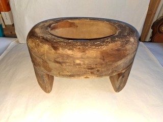 Ancienne forme à chapeau en bois avec inscriptions 4 0 239 XXè siècle