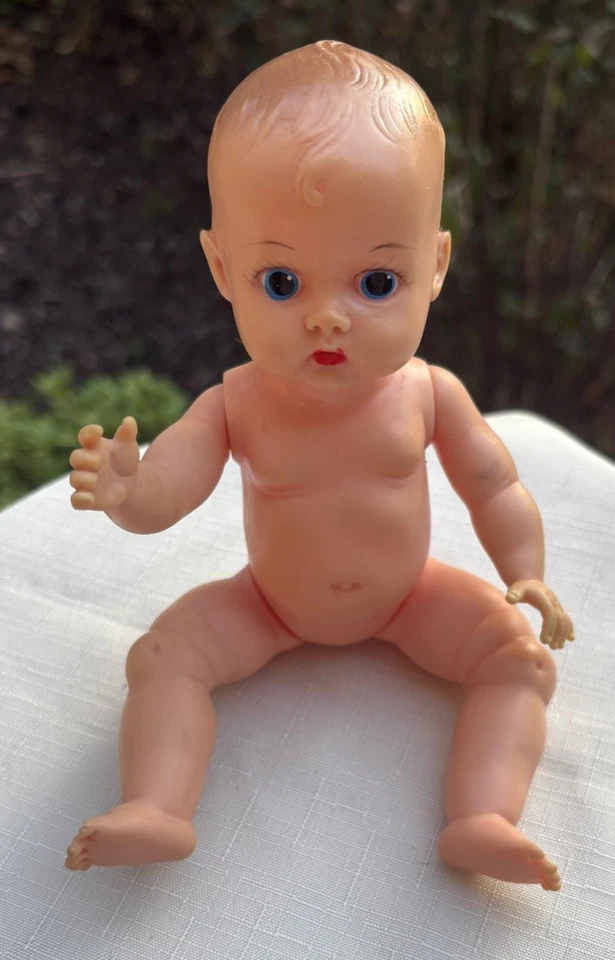 复古 1955 年 Vogue Painted Eyes Ginnette 婴儿娃娃 带婴儿床服装和毯子 — 第 2/4 张图片