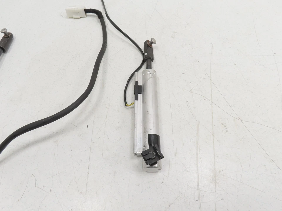 16 Nissan 370Z Convertible #1305 Par de Cilindros, Elevador Trasero de Vidrio Convertible Suave Foto 2 de 4