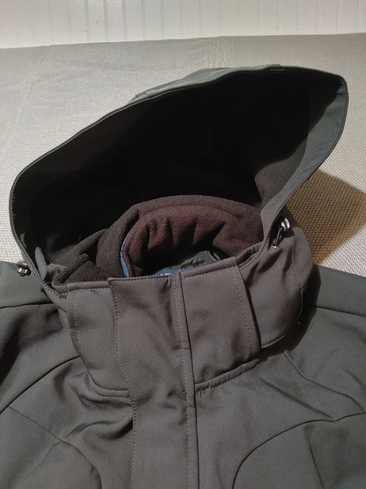 Abrigo de lluvia forrado con capucha de invierno pesado gris oscuro de la marca Boeing para hombre. Foto 2 de 4