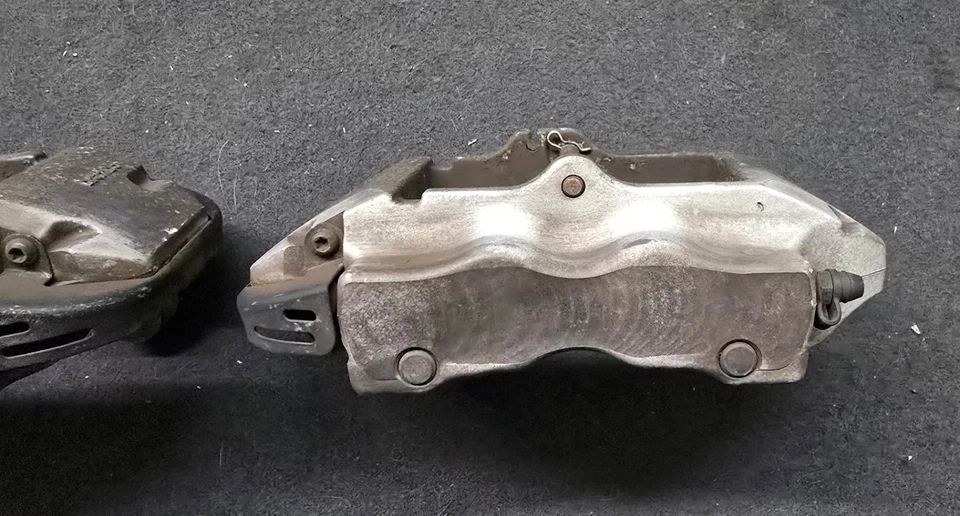 04-15 Volkswagen Touareg/Porsche OEM Brembos Traseros Foto 3 de 4