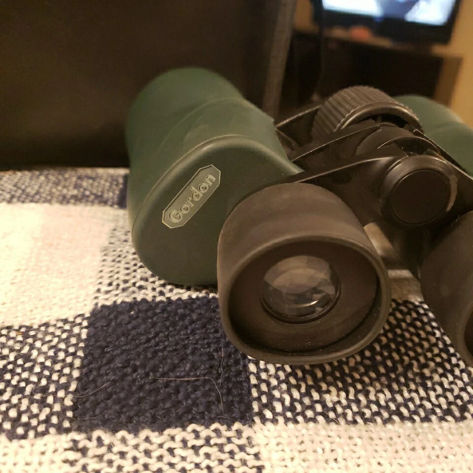 Gordon Field Binoculars 10 x 50 FOV 105m At 1000m With Soft Case Clear Optics  - Image 3 of 4