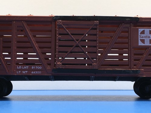 HO Scale AT&SF "Santa Fe" 51450 Freight Train Livestock Car #2 - Picture 5 of 12