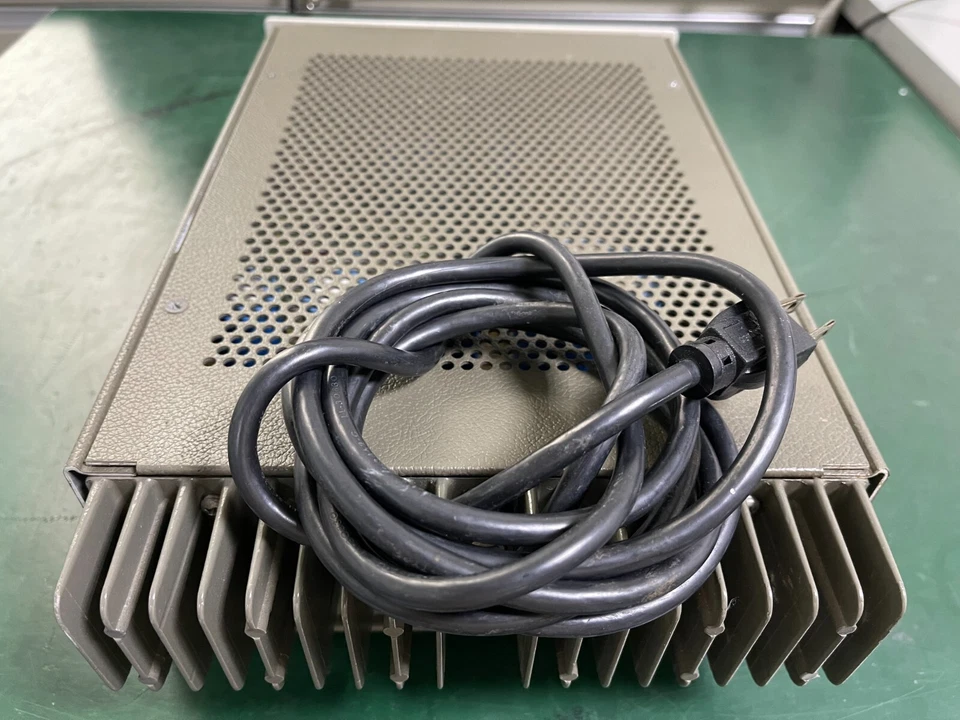 HP Agilent 6236B Triple Output DC Power Supply  0-20 V / 0-2.5A / 35 W - Image 4 of 4