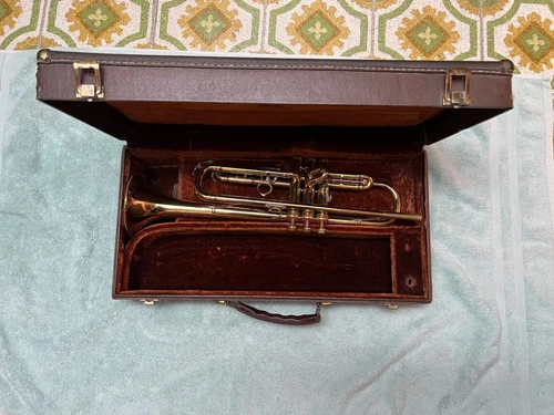 Vintage Olds Mendez trumpet sn 684225 1968 Fullerton,CA with Olds case