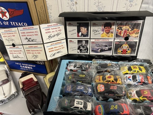 NASCAR '90's Racing Champions Stock Car Collector Case/w 24 Cars & CardHolders - Picture 3 of 4