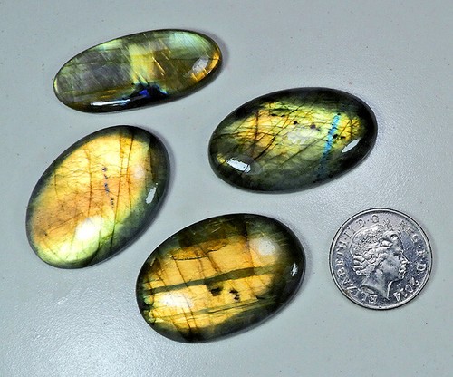 32,90 Cts. Pierre Précieuse Cabochon Ovale En Agate Crazy Lace