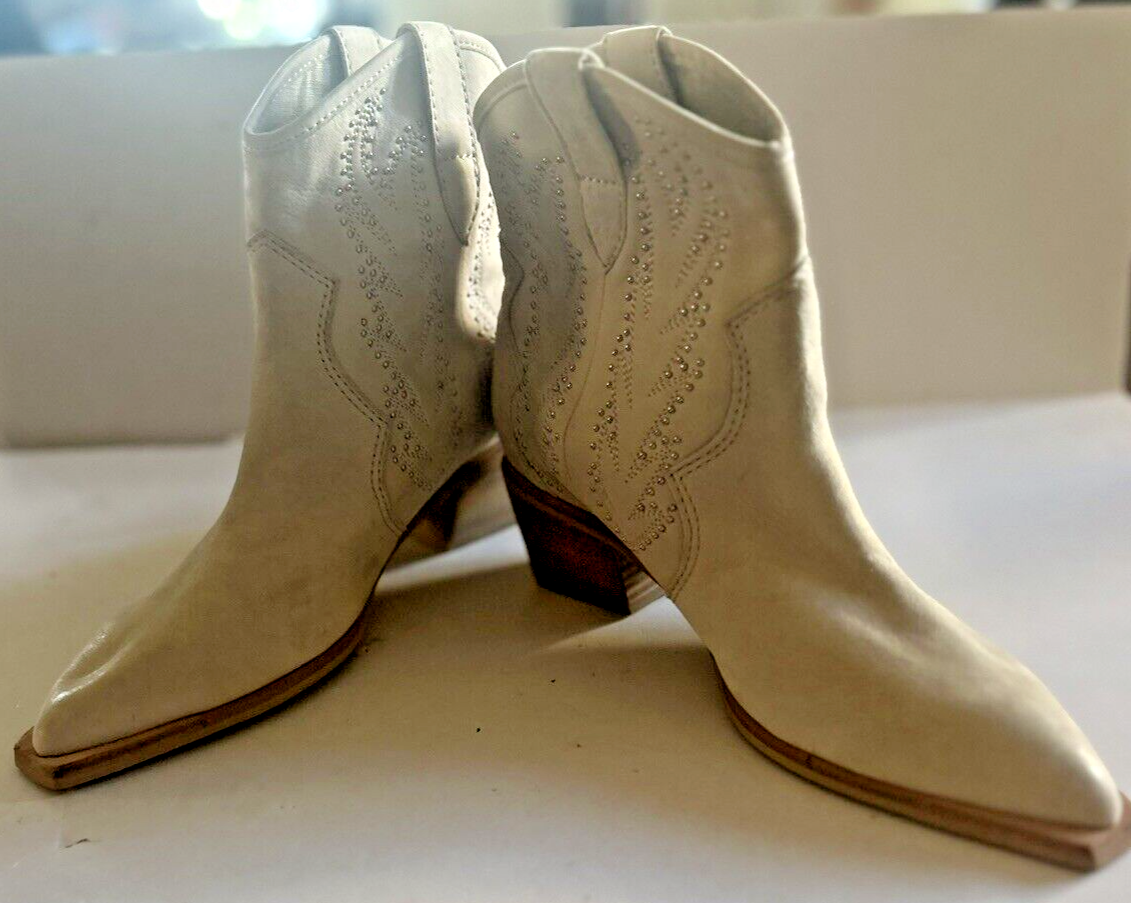 DOLCE VITA Point Toe Block Heel Fx Suede Western Ankle Booties Ivory Cream  Sz