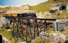 Micro Engineering ~ Viadotto in acciaio alto 210' scala HO con ponte standard 75-515