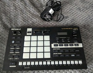 Roland Verselab MV-1 Song Production Studio (Verwendung mit iPad als Touchscreen)