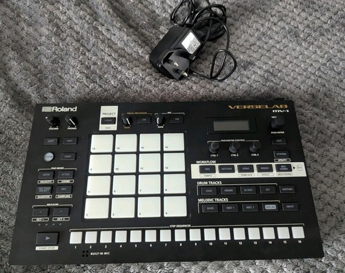 Roland Verselab MV-1 Song Production Studio (Verwendung mit iPad als Touchscreen)