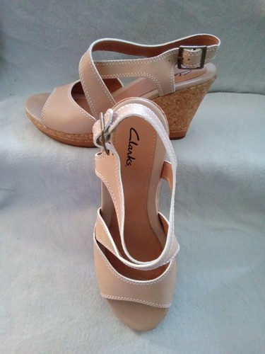 Clarks Women 8.5 M Tan Leather Wedge Heel Peep Toe Sandal 26069307 - Picture 2 of 14