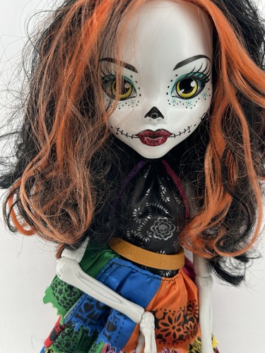 Muñeca Calaveras 28" MUY ALTA Monster High Gore-geous Ghoul Skelita - Imagen 2 de 9