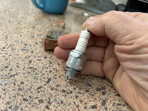 1 VINTAGE CHAMPION J-11Y NOS SPARK PLUG NEW GM FORD - Picture 2 of 4