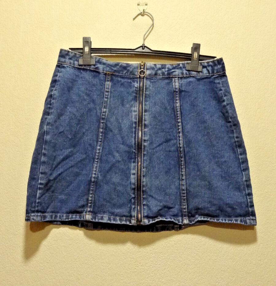 Stylish denim mini skirt with trendy front zip detail-image
