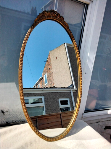 VINTAGE ATSONEA OVAL WALL MIRROR ORNATE GOLD GILT FRAME - Picture 10 of 17