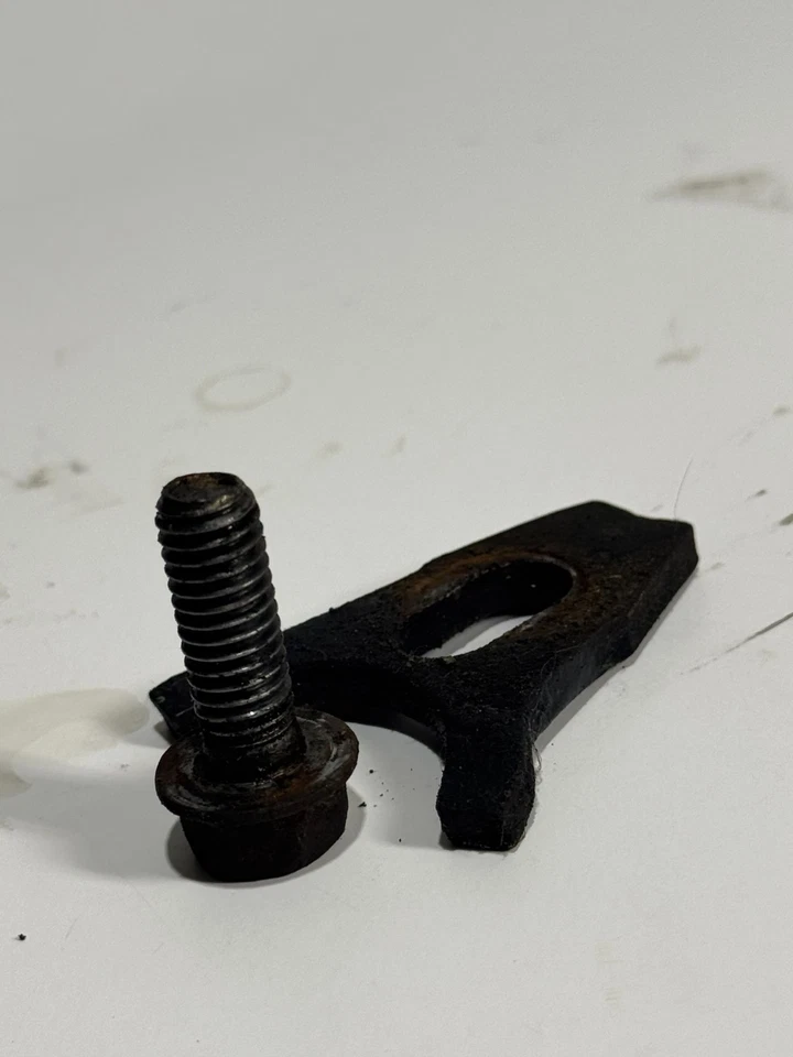 1990 GMC / CHEVY C / K 1500 2500 350 5.7L V8 DISTRIBUTOR DIST HOLD DOWN CLAMP - Image 4 of 4