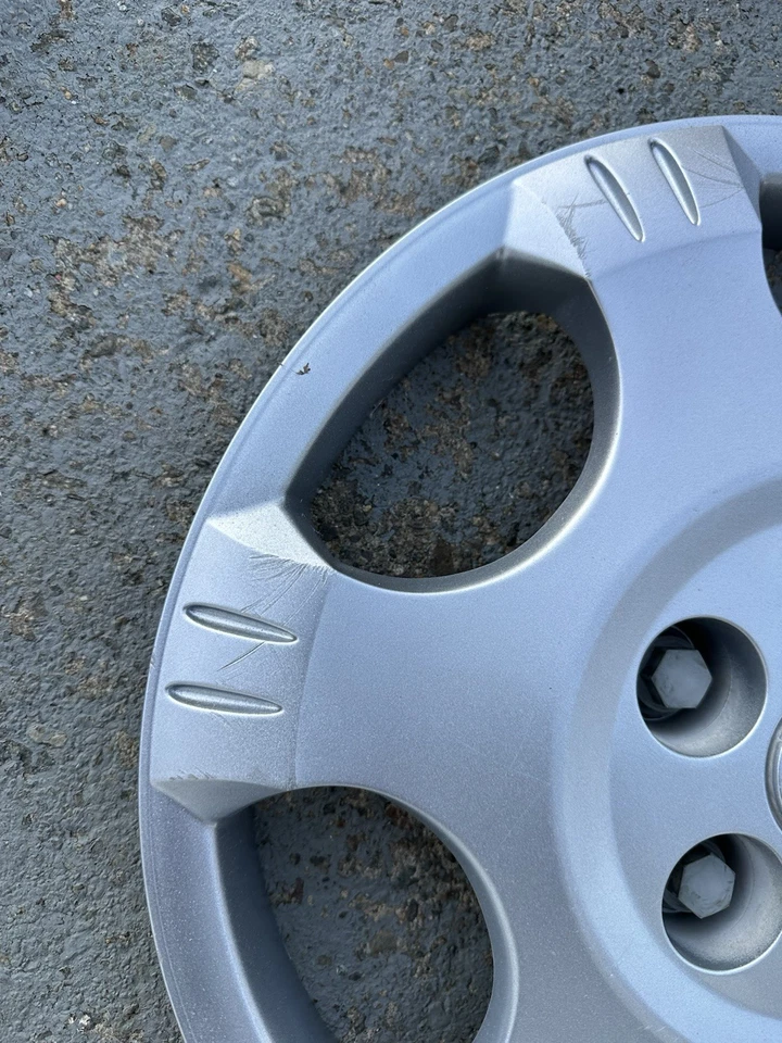 One 02-07 Saturn Vue Bolt On 16” Hubcap Wheel Cover 22661203 03 04 05 06 - Image 4 of 4