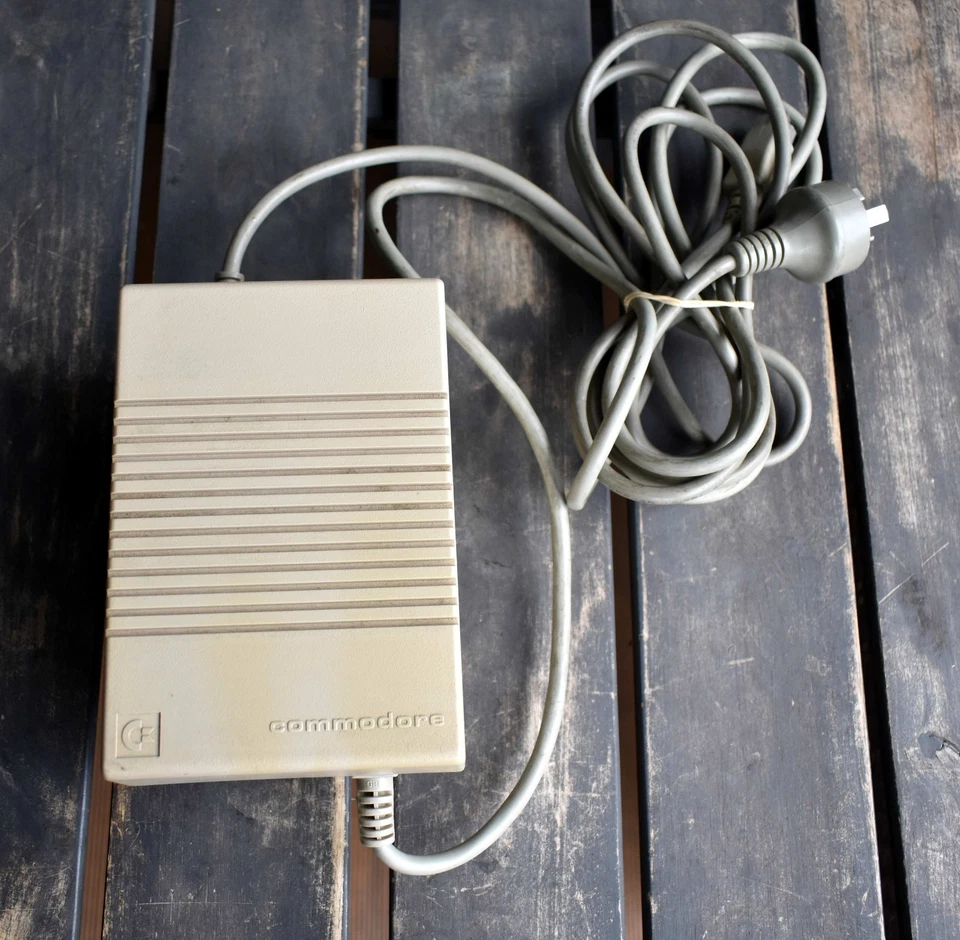 Commodore Amiga 500 с блоком питания и рамкой (см. Vid) (ЭЛТ не входит в комплект) - Изображение 4 из 4