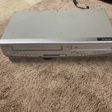 WORKS: VCR: Sylvania DVC841G. VCR/Dvd Player Combo. Tested NO REMOTE. VHS PLAYER