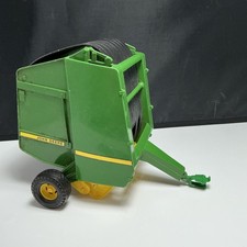 Vintage ERTL John Deere 592 Round Baler 1/16 Diecast w/ Yellow Bale