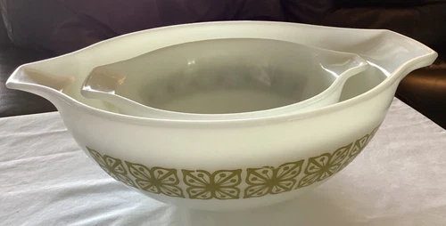 (2) Pyrex “VERDE” Cinderella Nesting Bowls 4 quart (444) and 1.5 (442) quart