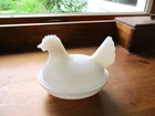 VINTAGE INDIANA HEN ON A NEST OPALESCENT MILK GLASS SMALL CANDY DISH