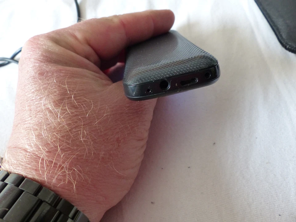 Swiss + One SC 230 Noir Double SIM + pochette - Bild 4 von 4