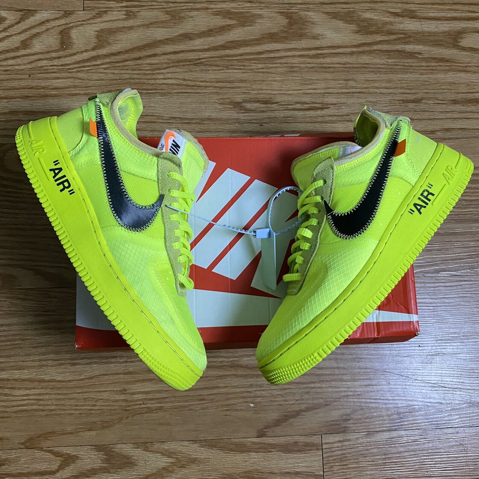 Nike Air Force 1 Low The Ten Off-White Volt AO4606-700 Size US 9.5 with Box