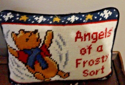 DISNEY COUNTED EMBROIDERED WINNIE THE POOH ANGELS OF FROSTY SORT KIDS PILLOW 