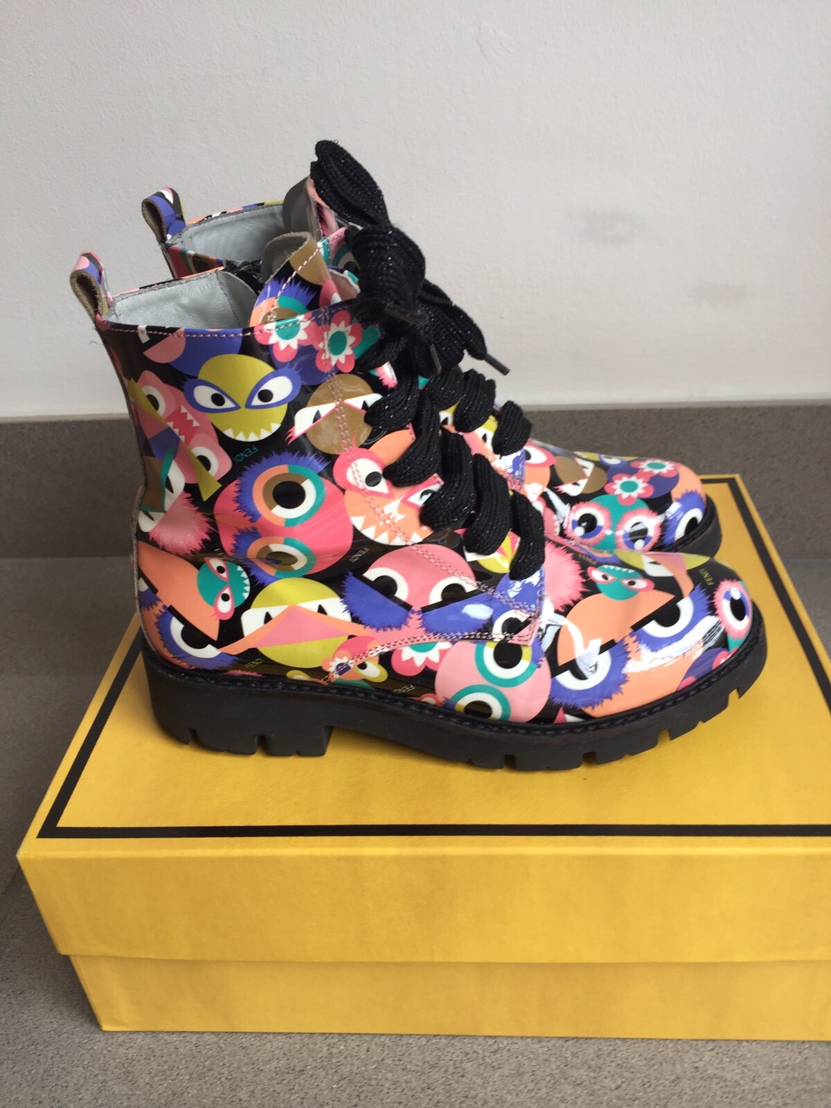 GIRLS FENDI MONSTER BOOTS  SIZE EU 33, UK SIZE 2 image 6