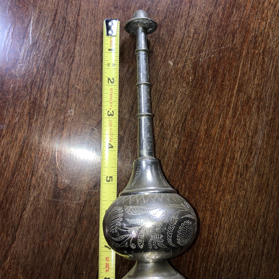 Botellas de agua de rosas/botella rociadora antiguas de latón únicas grabadas de colección Foto 2 de 4