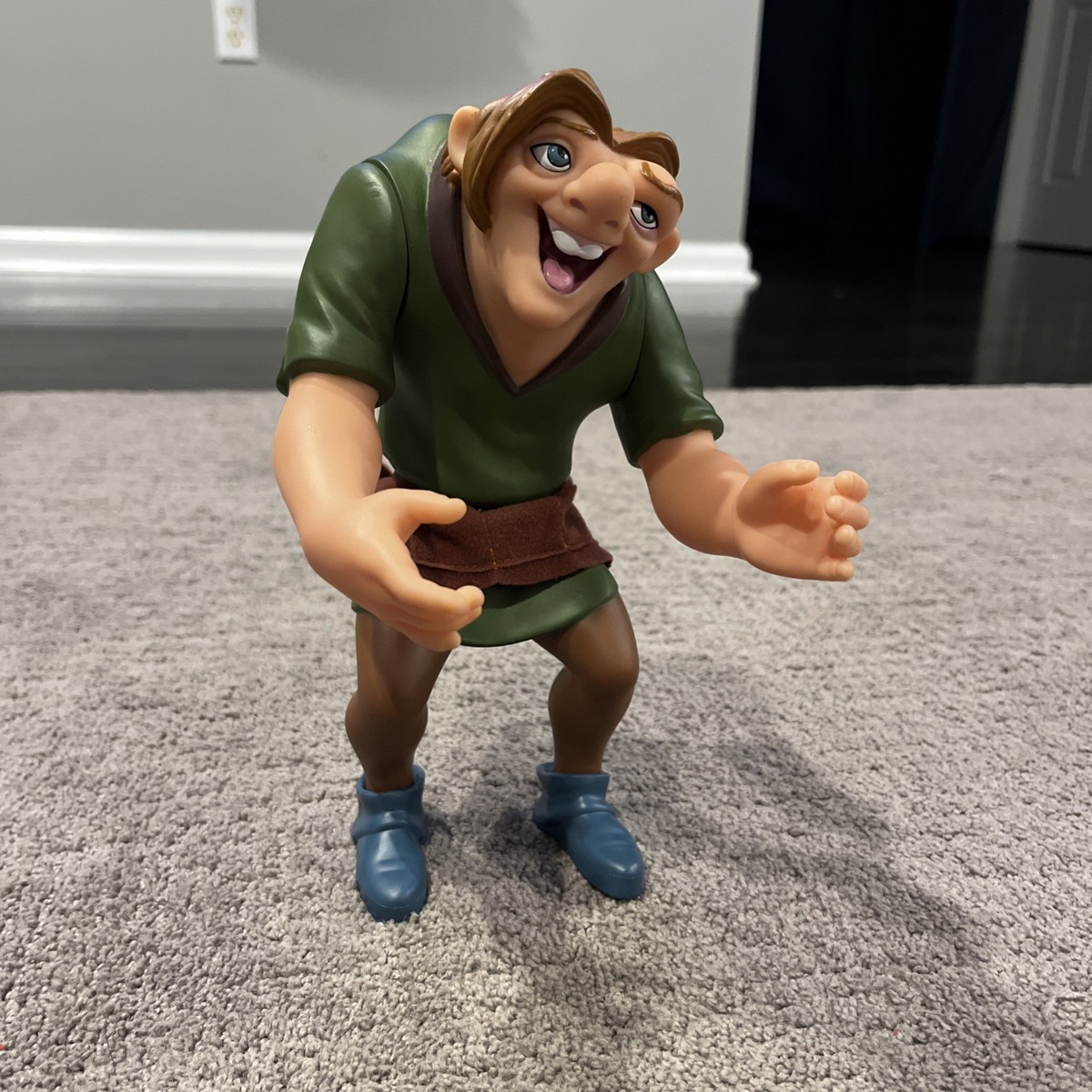 Disney Hunchback of Notre Dame QUASIMODO Action Figure 9