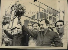 1974 Press Photo Russian astronauts (cosmonauts) wave to crowd - sia33627