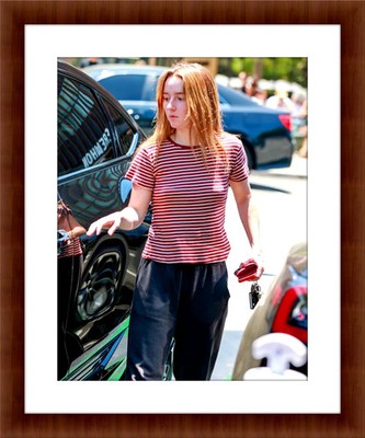 Kaitlyn Dever 8.5 x 11 Candid Color Unframed Photograph Collectable Print